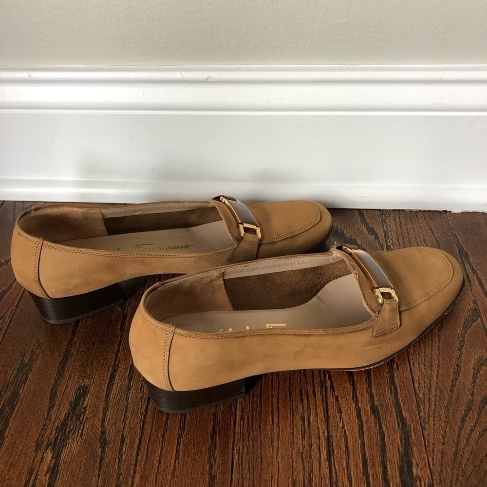 Salvatore Ferragamo Women’s 5.5 Tan Suede Genuine Leather 1.25” Heel Pumps - GUC - Picture 5 of 11